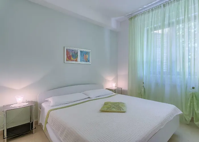 Mariza-1 By Interhome Appartement Vinež